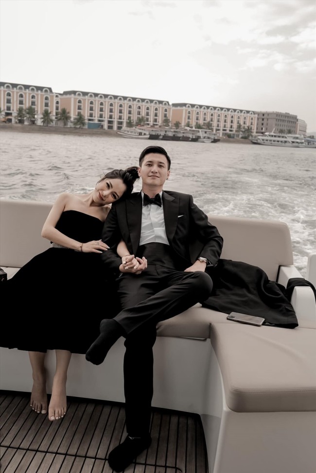 View - Huỳnh Anh: Vợ chồng tôi đều hay ghen, thời gian trước còn phải bật định vị để kiểm tra nhau