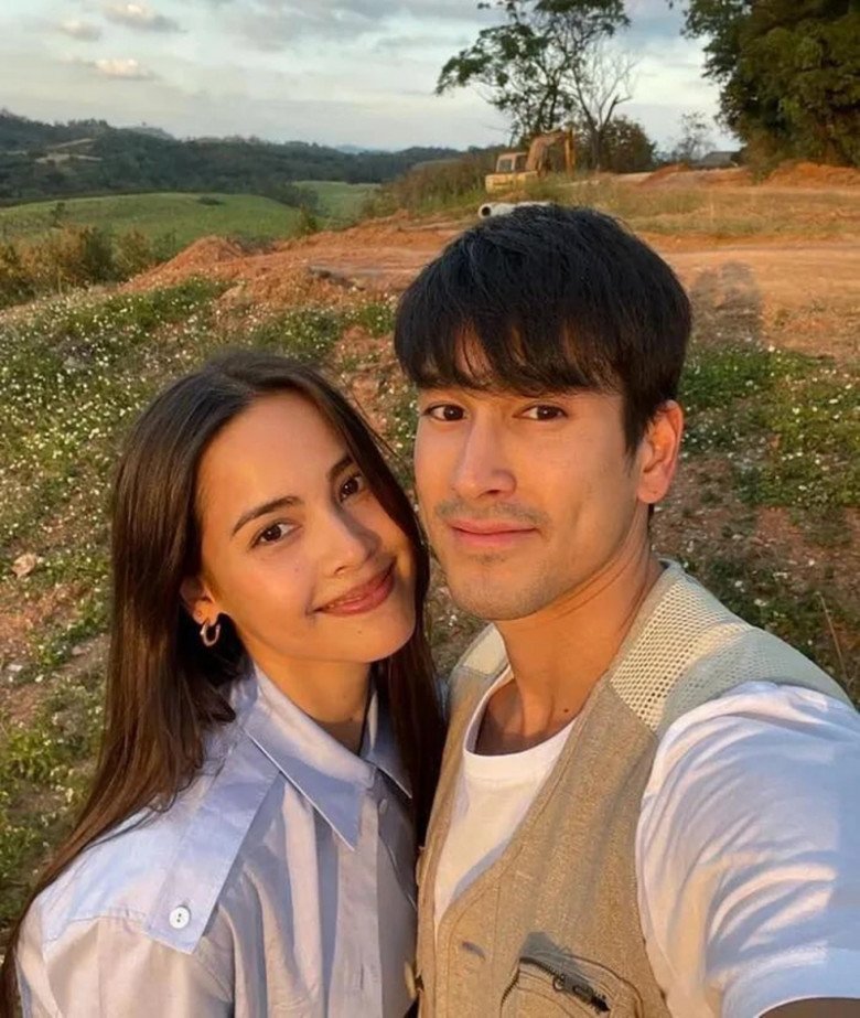 View - Nadech và Yaya đánh cắp sự chú ý, nổi hơn cả cô dâu chú rể khi đi đám cưới bạn thân