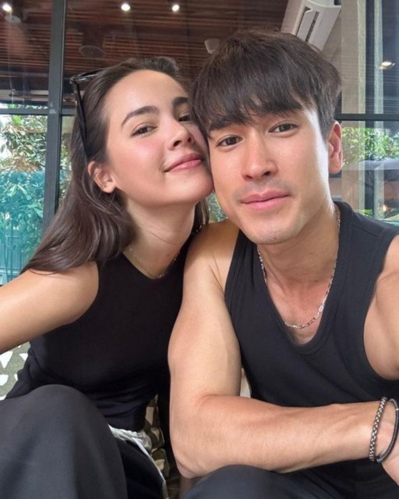 View - Nadech và Yaya đánh cắp sự chú ý, nổi hơn cả cô dâu chú rể khi đi đám cưới bạn thân