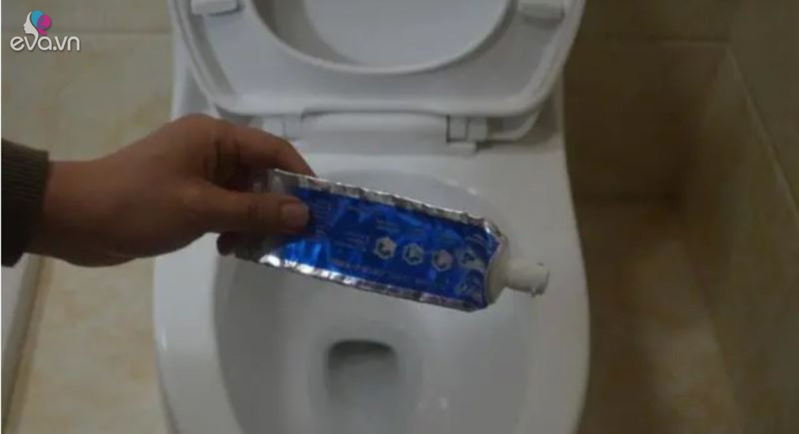 View - Đừng vứt tuýp kem đánh răng đã dùng hết, hãy ném vào bồn cầu, rất hữu ích lại tiết kiệm