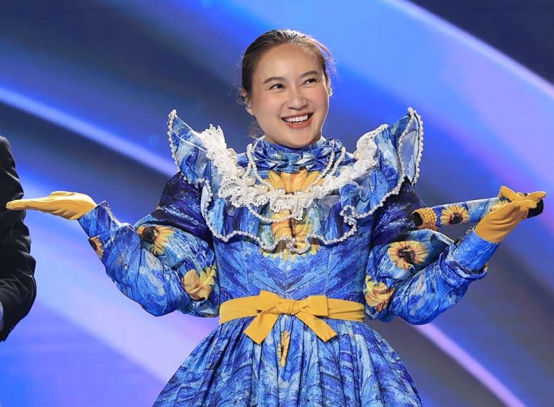 Khánh Linh đáng yêu khi lộ diện ở Ca sĩ giấu mặt.