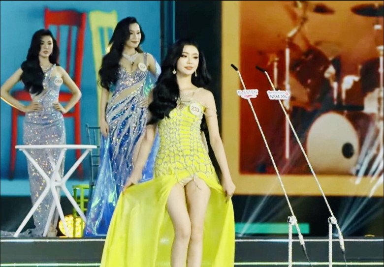 Loạt sự cố amp;#34;tẽn tòamp;#34; của dàn thí sinh tại Chung khảo Miss Grand Vietnam 2023: Lộ nội y, amp;#34;vồ ếchamp;#34; liên tục - 9