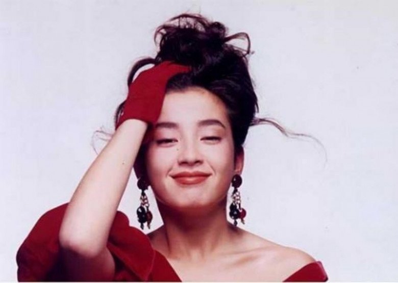 View - Rie Miyazawa - Nàng ngọc nữ tỏa sáng từ nghịch cảnh: Từng bị mẹ bán cho đạo diễn khi còn đi học