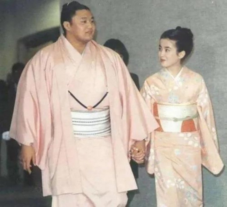 View - Rie Miyazawa - Nàng ngọc nữ tỏa sáng từ nghịch cảnh: Từng bị mẹ bán cho đạo diễn khi còn đi học