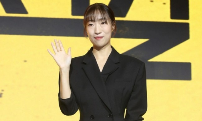 View - Cô Gái Mang Mặt Nạ: Phim 18+ Hàn khiến ai đi đâu cũng bàn tán, xuất hiện gương mặt đẹp nhất thế giới