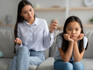 Trẻ tuổi nào dễ nổi loạn nhất? Bố mẹ nên làm bạn với con hay phải đứng vai bề trên để dạy dỗ?