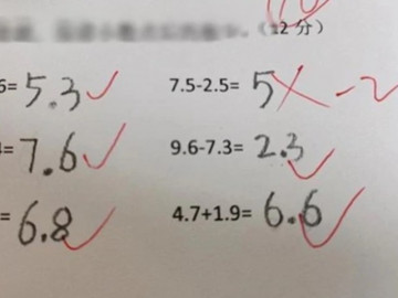 Con làm toán 7,5 - 2,5  5 bị cô gạch sai, mẹ đi kiện biết đáp án đúng thì tâm phục