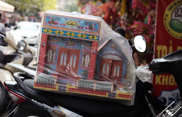 View - "Biệt thự, xe hơi, nhà có bể bơi” bán đầy phố Hàng Mã với giá từ 200 nghìn đồng