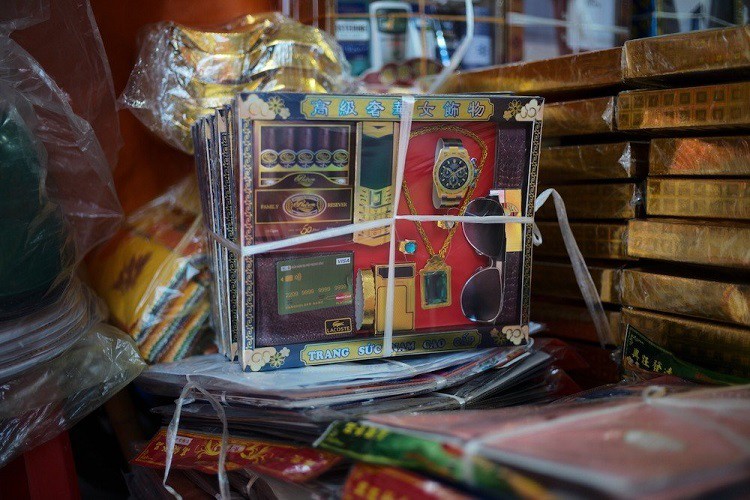 View - "Biệt thự, xe hơi, nhà có bể bơi” bán đầy phố Hàng Mã với giá từ 200 nghìn đồng