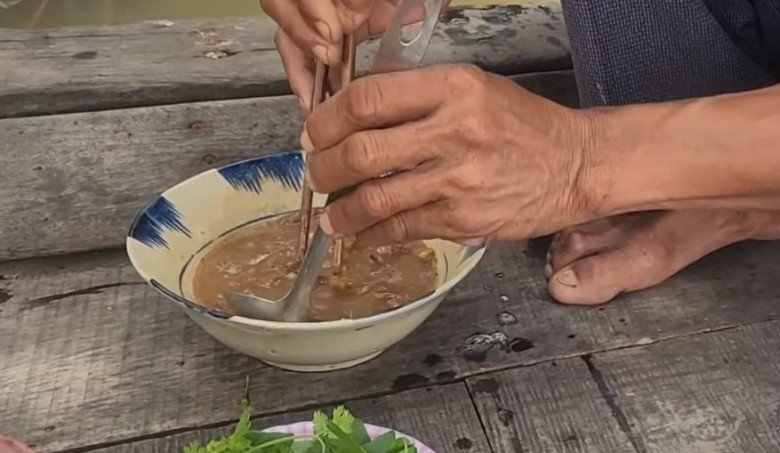 View - Cây hay bị nhầm là rau sam, đắng ngắt nhưng là kho vitamin C, nấu với con này được món đặc sản