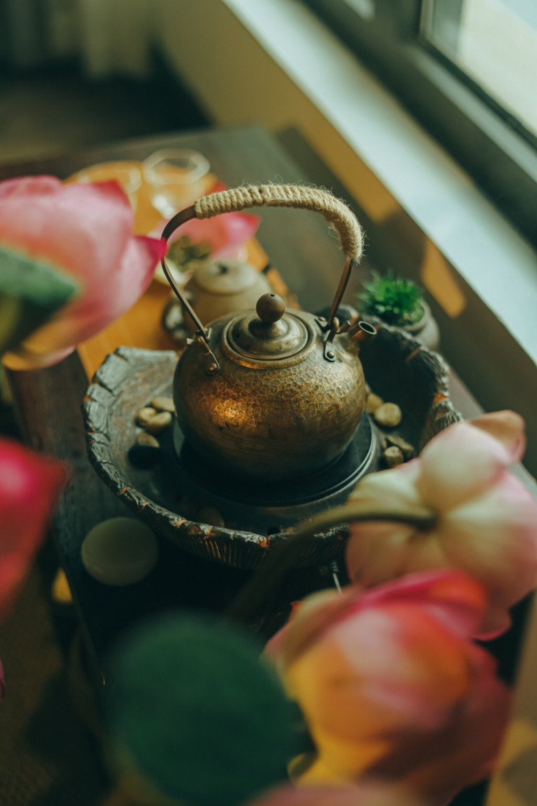 View - Trà nương, trà nô, trà nhân: Chuyện những người ngày ngày rót nước pha trà mời khách