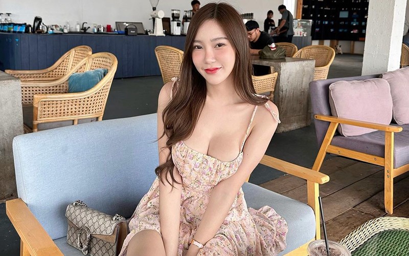 Nat Paphat, hot girl xinh đẹp đến từ Thái Lan được mệnh danh là búp bê ngoài đời thực với vẻ đẹp vô cùng ngọt ngào. 
