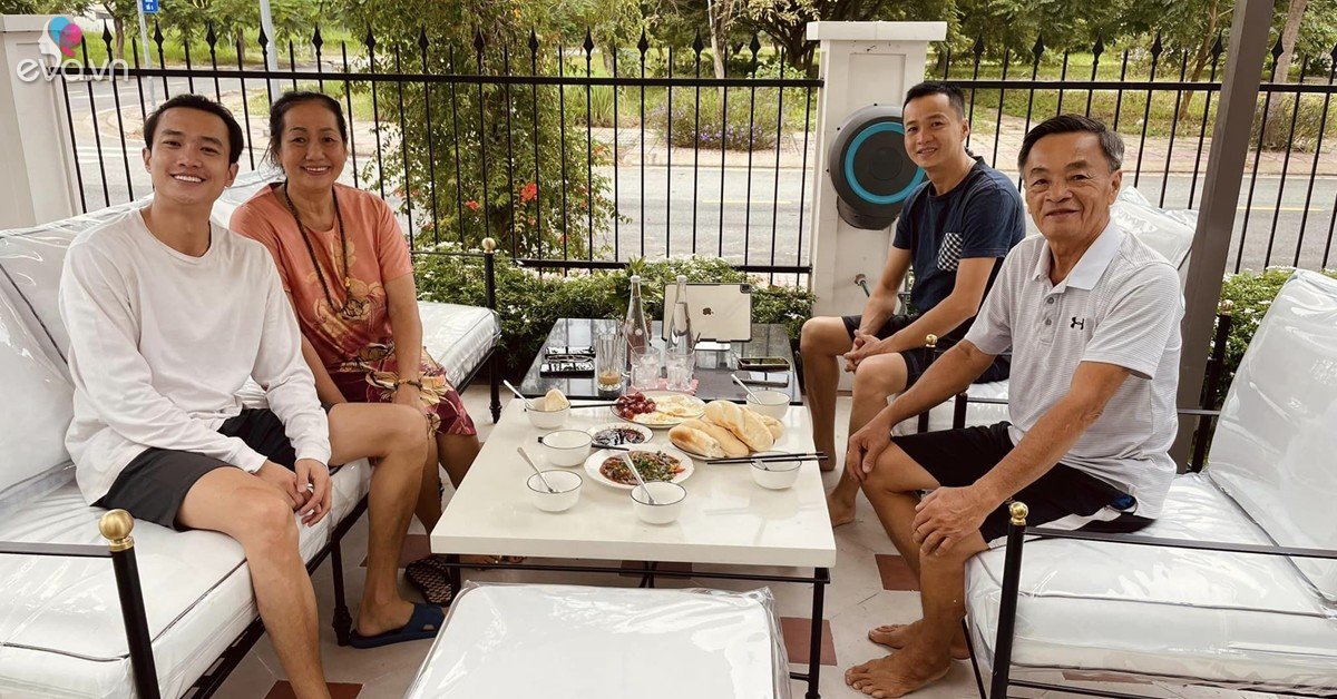 Gallery - Giàu có, đẹp trai lại có hiếu, Quốc Trường khoe bữa sáng đãi bố mẹ tại biệt thự 40 tỷ làm ai cũng ngưỡng mộ