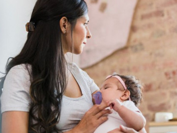 Rụng tóc, gãy móng sau sinh có phải do thiếu sắt?