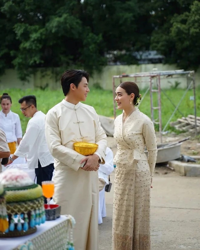 View - Kimmy Kimberley và Mark Prin - diện lễ phục truyền thống trong buổi lễ trước đám cưới