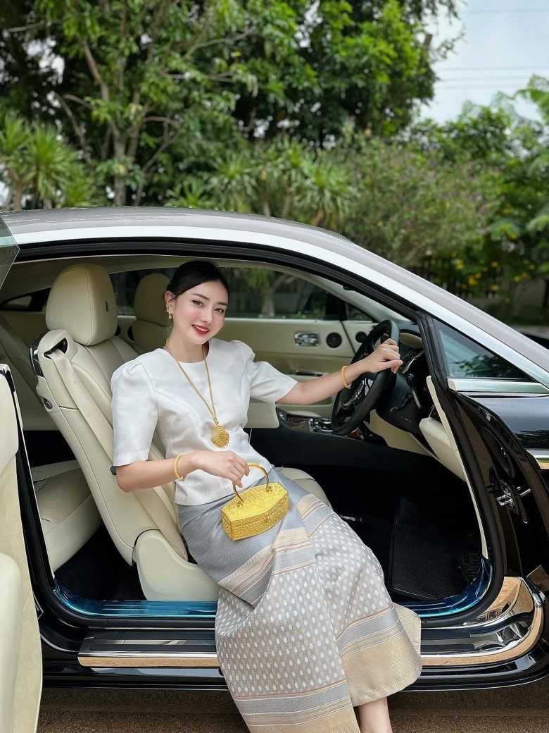 View - Cô gái miền Tây vịt hoá thiên nga lấy chồng tỷ phú Thái, sau 12 năm tiếp tục tân trang diện mạo vì sợ già