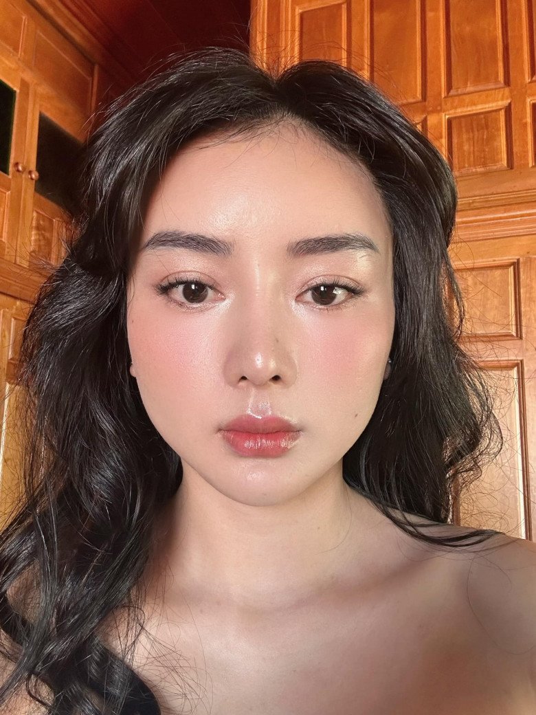 View - Cô gái miền Tây vịt hoá thiên nga lấy chồng tỷ phú Thái, sau 12 năm tiếp tục tân trang diện mạo vì sợ già