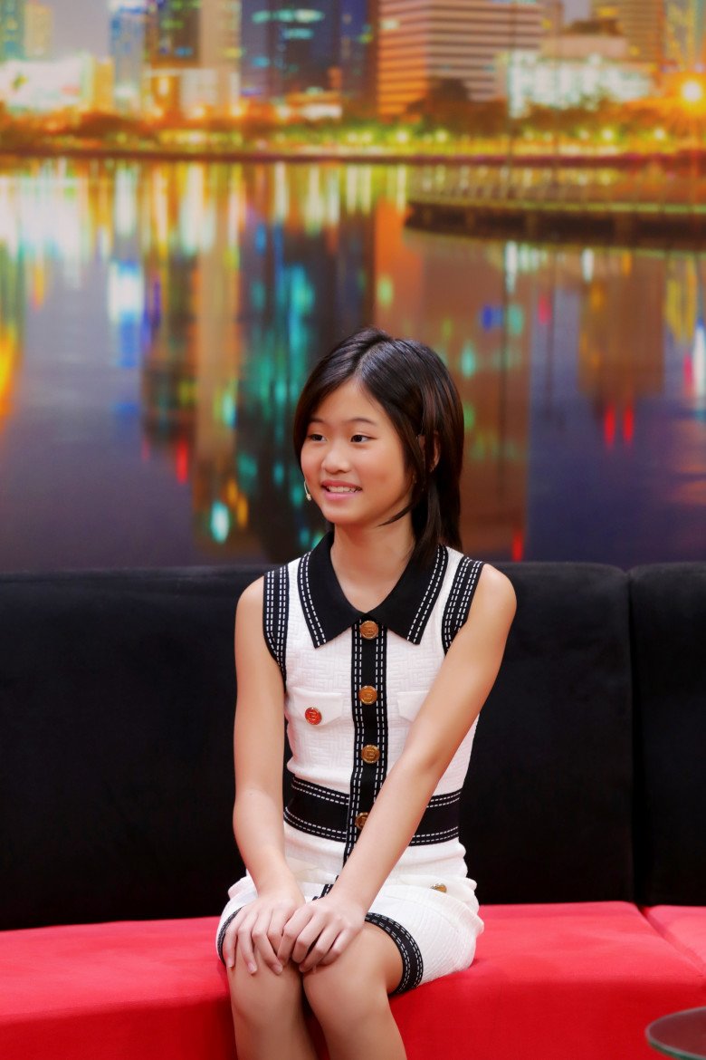 View - Con gái 10 tuổi của Quách Thanh Danh: Cao vượt trội, da rám nắng, là chị của 4 em nhỏ và tiết lộ bất ngờ về bố