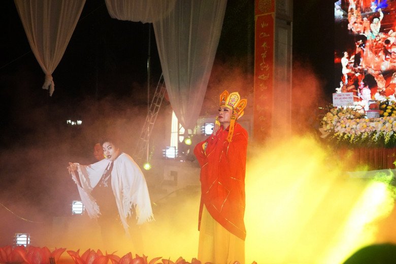 View - Giọt nước mắt nghẹn ngào trong lễ Vu Lan: Ngày mẹ mất tôi vẫn hồn nhiên, nghĩ tiền viếng là tiền mẹ đi xa gửi về