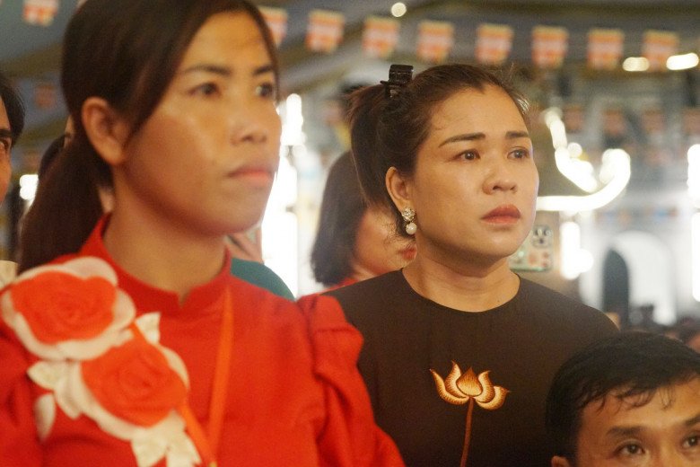 View - Giọt nước mắt nghẹn ngào trong lễ Vu Lan: Ngày mẹ mất tôi vẫn hồn nhiên, nghĩ tiền viếng là tiền mẹ đi xa gửi về
