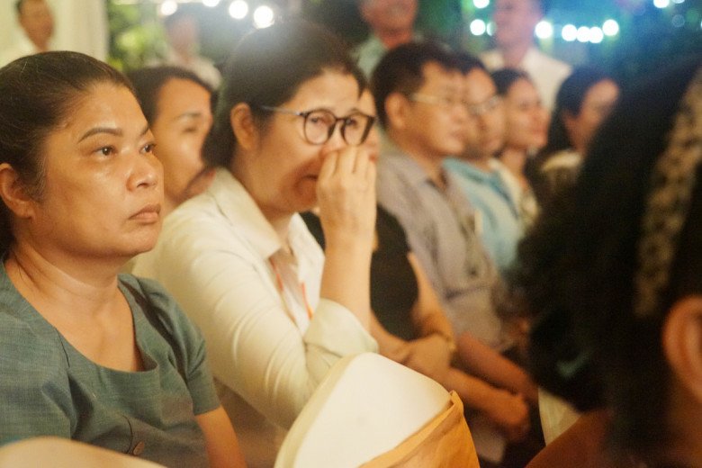 View - Giọt nước mắt nghẹn ngào trong lễ Vu Lan: Ngày mẹ mất tôi vẫn hồn nhiên, nghĩ tiền viếng là tiền mẹ đi xa gửi về