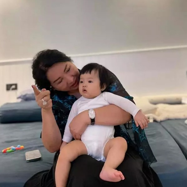 View - mẹ chồng Đàm Thu Trang: Ngoài là đại gia, bà còn sở hữu đức tính đặc biệt nhiều người ngưỡng mộ