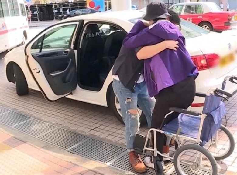 View - Á hậu Hong Kong Kit - 31 liệt nửa người, bị chính mẹ ruột ruồng bỏ, không ngờ còn lấy tiền trợ cấp