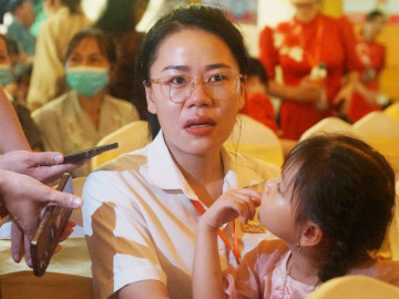 Giọt nước mắt nghẹn ngào trong lễ Vu Lan: Ngày mẹ mất tôi vẫn hồn nhiên, nghĩ tiền viếng là tiền mẹ đi xa gửi về