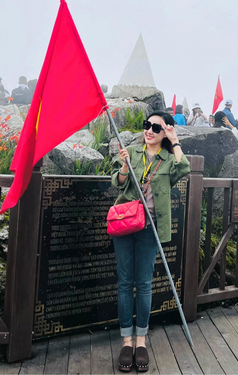 View - BTV Hoài Anh thân thiết bên tài tử Lý Hùng, hé lộ mối duyên 20 năm trước thời chưa là MC đình đám VTV