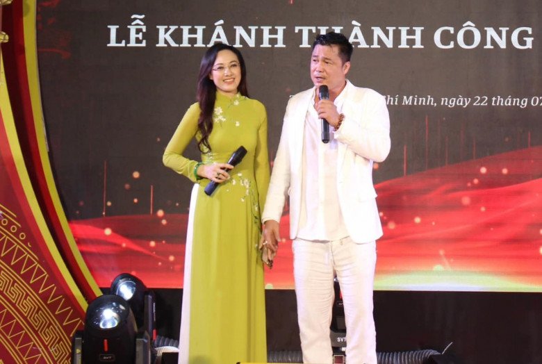 View - BTV Hoài Anh thân thiết bên tài tử Lý Hùng, hé lộ mối duyên 20 năm trước thời chưa là MC đình đám VTV