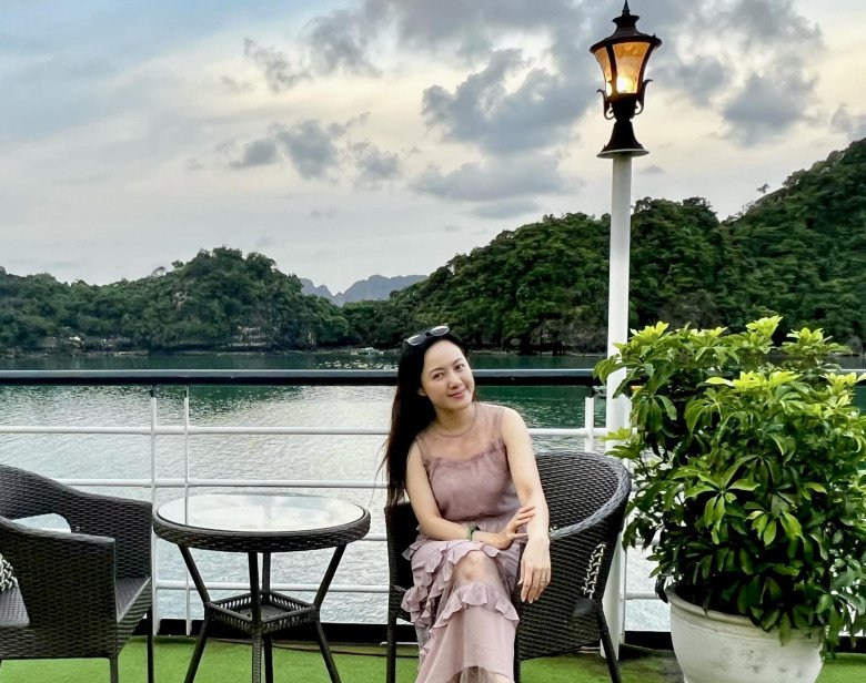 View - BTV Hoài Anh thân thiết bên tài tử Lý Hùng, hé lộ mối duyên 20 năm trước thời chưa là MC đình đám VTV