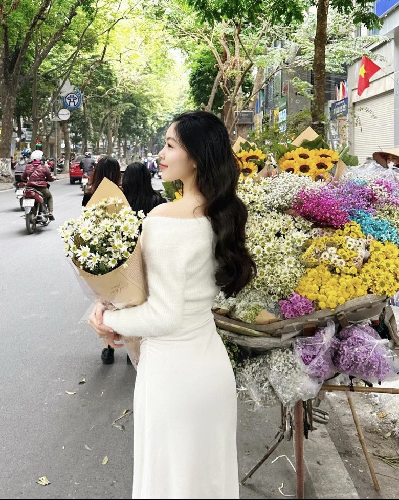 Con gái lớn nhà Quyền Linh đã thành thiếu nữ, tự tin mặc đầm ống siêu ngắn khoe làn da trắng sứ - 8