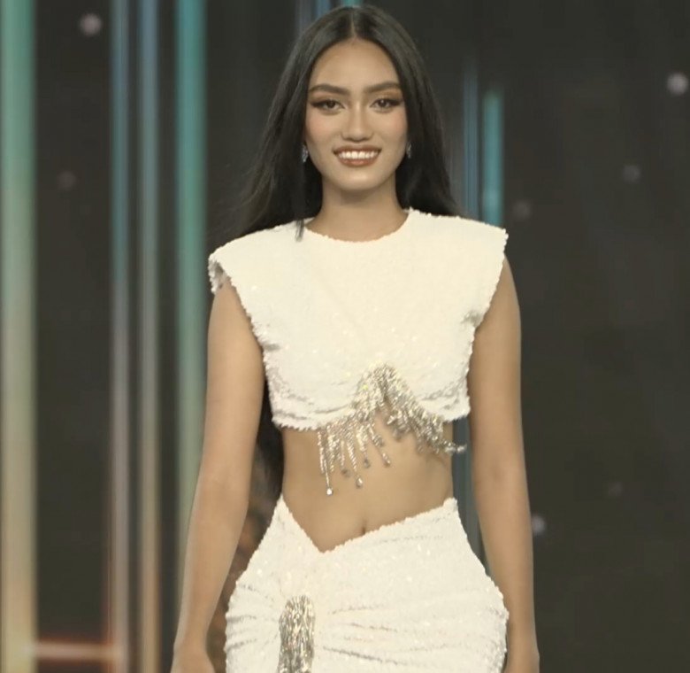 Trực tiếp Chung Kết Miss Grand Vietnam 2023: Top 15 trình diễn dạ hội, một người đẹp suýt vấp té - 5