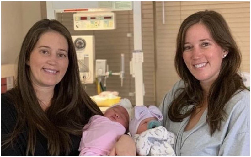 Cặp song sinh Autumn Shaw và Amber Tramontana, đến từ Mỹ đều chào đón cô "công chúa" trong cùng một ngày. Hai ca sinh chỉ cách nhau 90 phút. 
