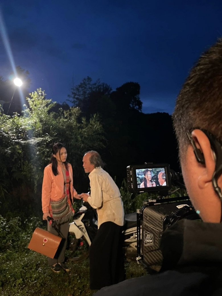 View - Bố chồng quốc dân của Gia Đình Mình Vui Bất Thình Lình khoe con gái rượu dễ thương, danh tính quá quen