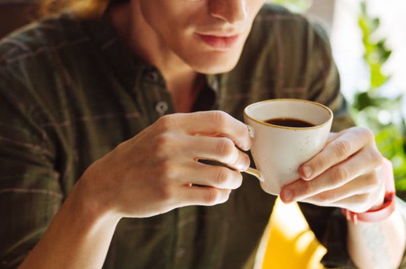 Ngoài ra, theo Đông y, nam giới có lòng bàn tay dày, sáng khỏe thường có các chức năng như thận, tỳ, dạ dày khỏe mạnh, sinh ra đã có nền tảng cơ thể tốt, khả năng chống đỡ bệnh tật tốt hơn.
