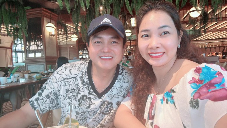 View - Ngoài 40 tuổi mới cưới vợ kém 8 tuổi, U50 Cao Minh Đạt vẫn mong chờ một đứa con sau 7 năm kết hôn