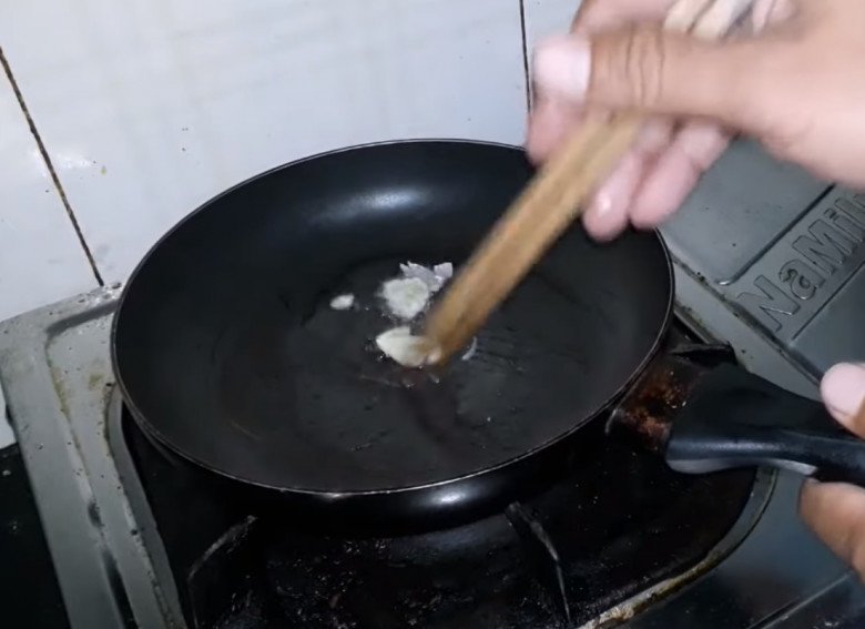 View - Lộc trời mọc tua tủa sau mưa, chỉ hái được vào ban đêm, 1 triệu/kg vẫn hết sạch, nấu món hao cơm