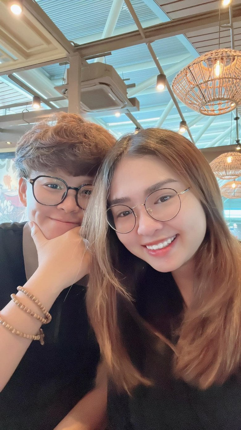 View - Ngoại hình mới nhất của Thiện Nhân gây ngỡ ngàng, được chồng yêu đồng giới hơn 15 tuổi khen ngọt lịm