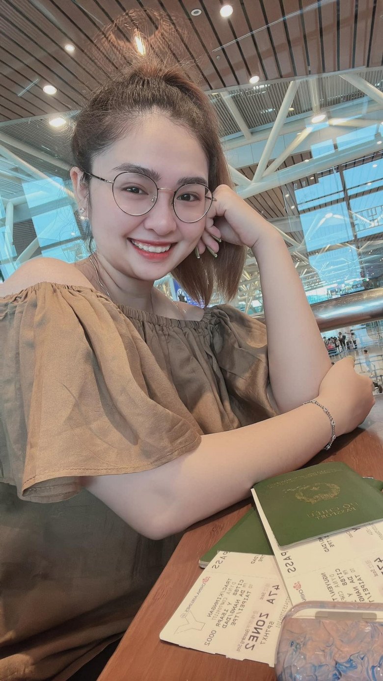 View - Ngoại hình mới nhất của Thiện Nhân gây ngỡ ngàng, được chồng yêu đồng giới hơn 15 tuổi khen ngọt lịm