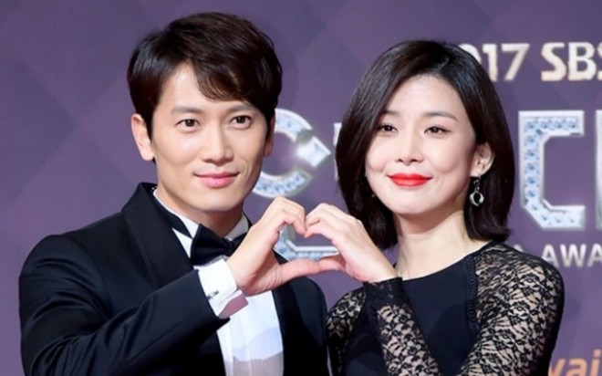 View - Ji Sung khiến fan giật mình vì quá nghiện vợ, vẽ bức tranh đầu tay cũng là hình bà xã