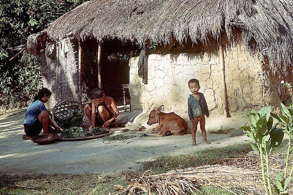 Nhà tranh vách đá là kiểu kiến trúc đậm nét văn hoá của người nông dân thời xưa.