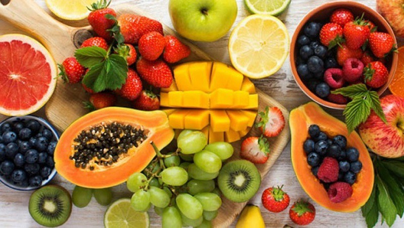 Hầu hết chúng ta đều biết, ăn trái cây thường xuyên sẽ mang đến nhiều lợi ích cho cơ thể. Bởi trái cây chứa nhiều vitamin, khoáng chất và chất xơ cần thiết cho sự phát triển và tăng trưởng của trẻ.
