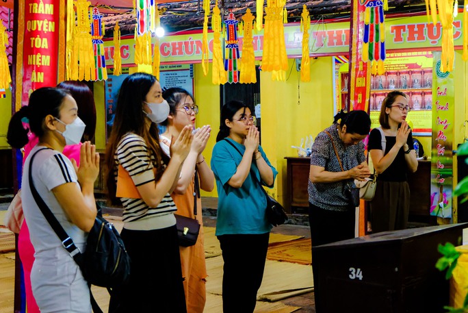 Gallery - Biển người tham dự lễ Vu Lan tại chùa Phúc Khánh