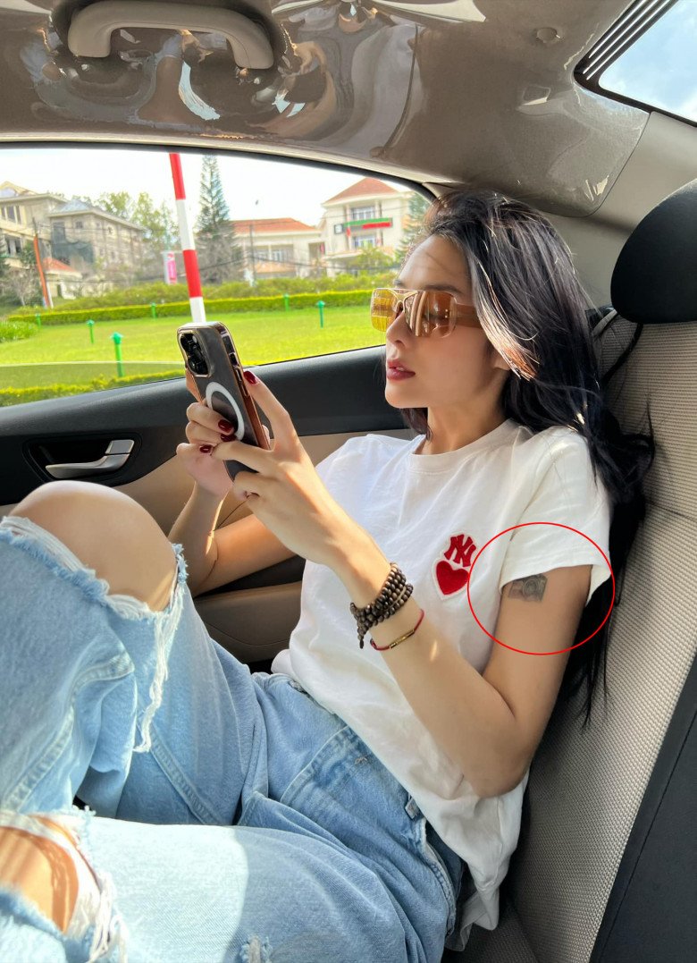 View - Á hậu 3 Hồng Hạnh đã giấu nhẹm hình xăm ở cánh tay khi đi thi Miss Grand Vietnam 2023