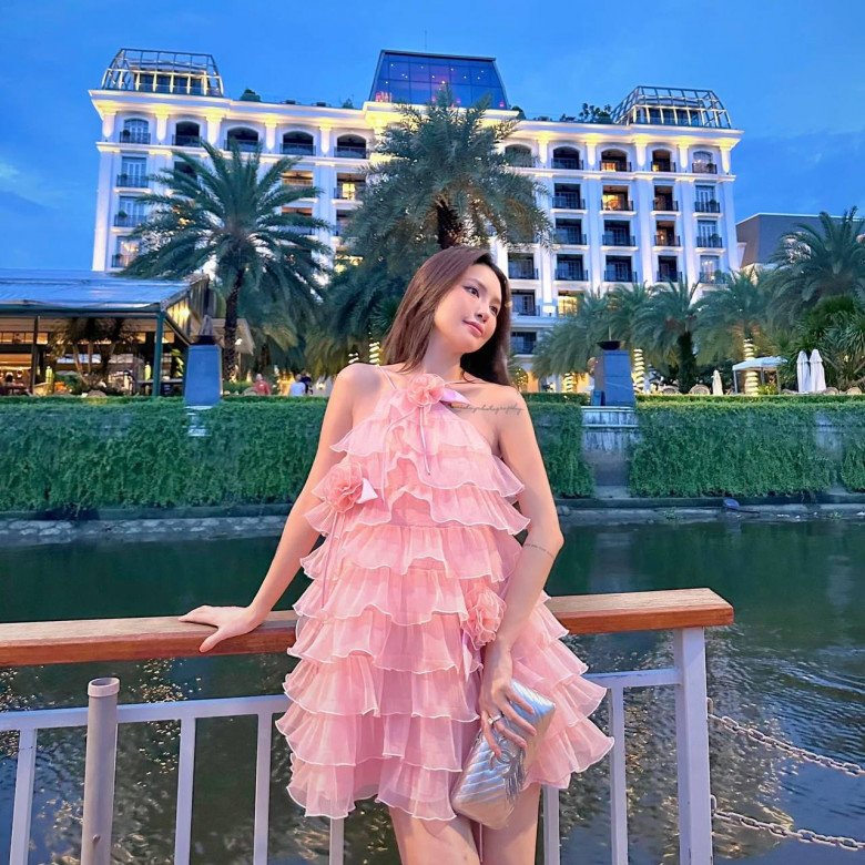 View - Chị đẹp lấy chồng kém 9 tuổi khoe dung nhan cực phẩm sau sinh, không nói chẳng ai biết là gái đẻ