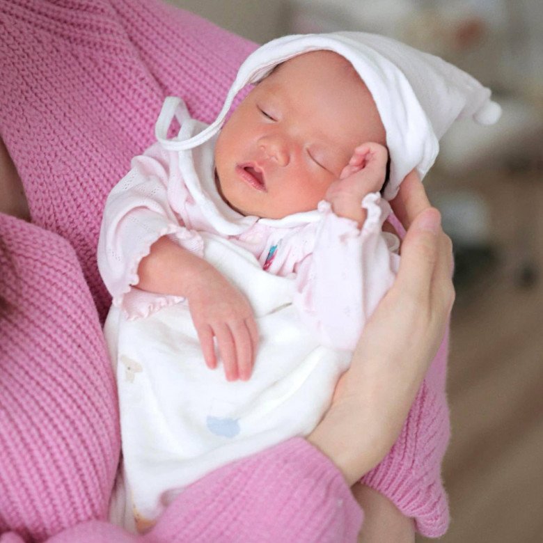 View - Chị đẹp lấy chồng kém 9 tuổi khoe dung nhan cực phẩm sau sinh, không nói chẳng ai biết là gái đẻ