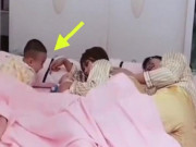 Làm mẹ - Tưởng con ngủ say, chồng khùa tay ôm vợ, hành động của bé trai khiến bố bất lực nằm khóc