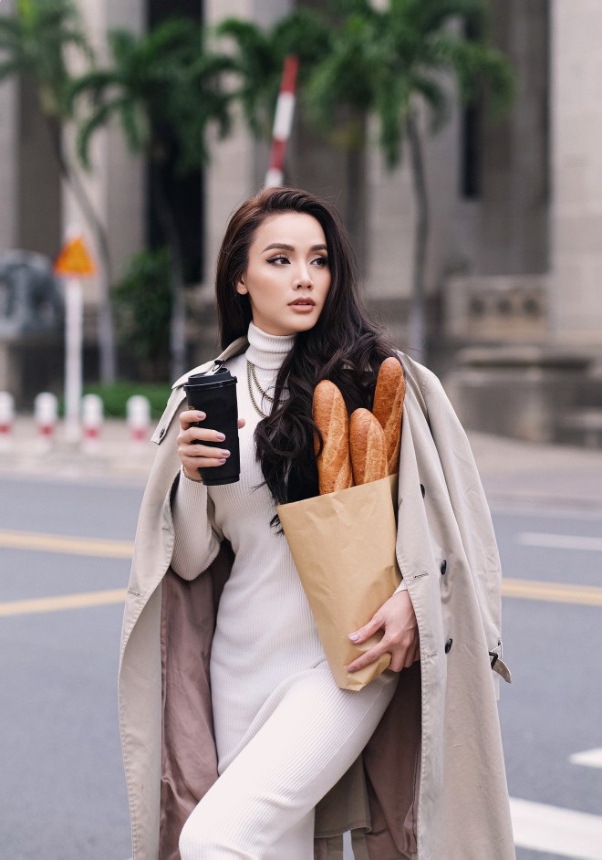 View - Siêu mẫu Trang Nhung tái xuất sau 9 năm, khoe sắc vóc mẹ 2 con, 10 điểm không có nhưng