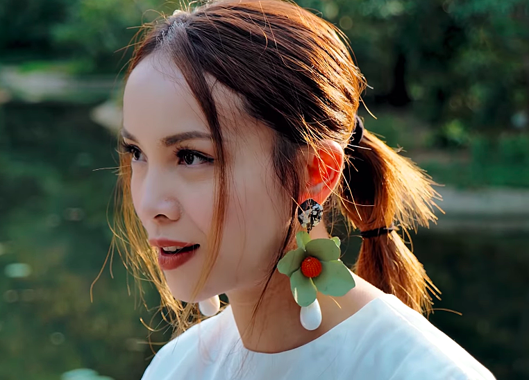 Yến Trang tái xuất sau thời gian dài vắng bóng.